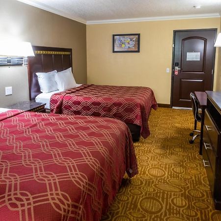 Econo Lodge Inn & Suites Fallbrook Downtown Екстериор снимка