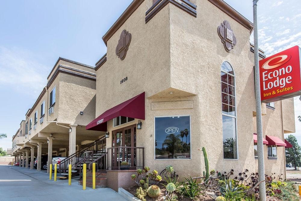 Econo Lodge Inn & Suites Fallbrook Downtown Екстериор снимка