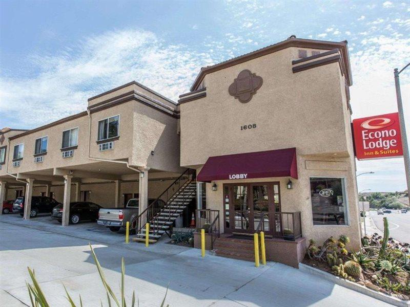 Econo Lodge Inn & Suites Fallbrook Downtown Екстериор снимка