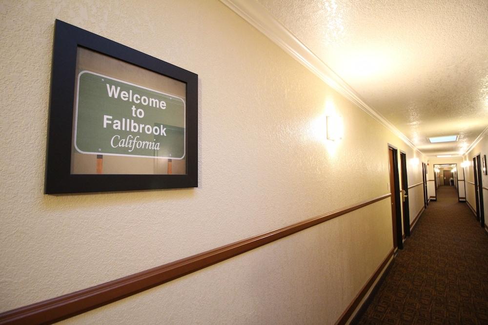 Econo Lodge Inn & Suites Fallbrook Downtown Екстериор снимка