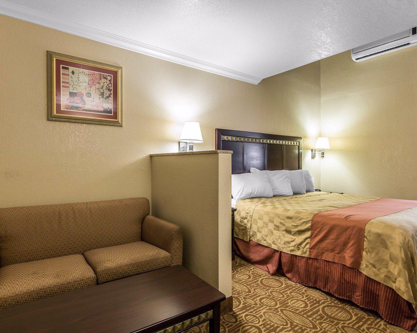 Econo Lodge Inn & Suites Fallbrook Downtown Екстериор снимка