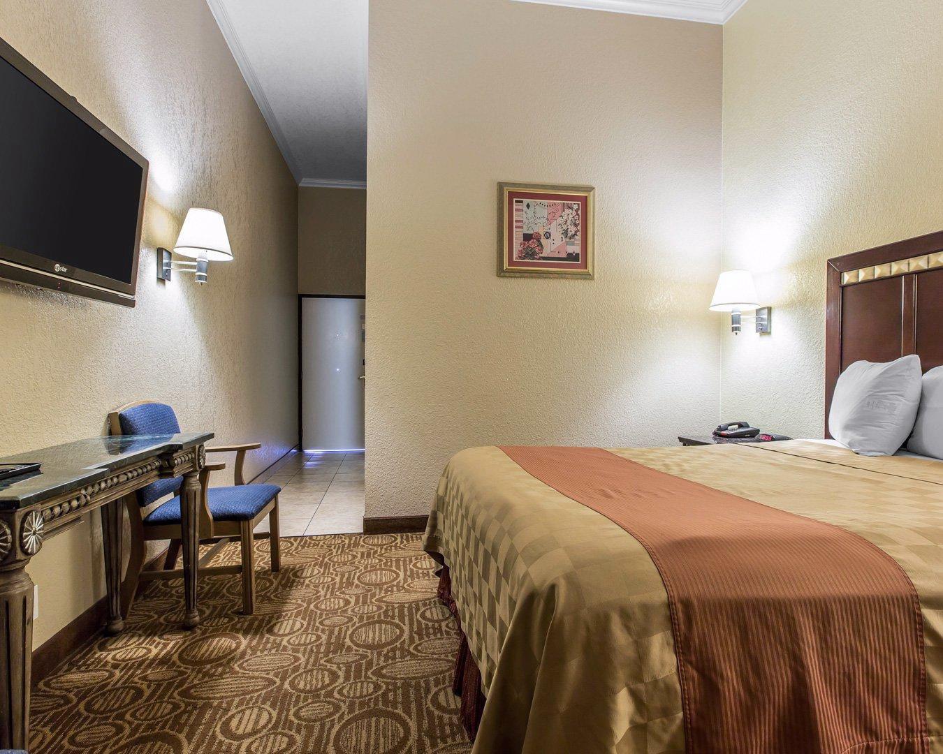 Econo Lodge Inn & Suites Fallbrook Downtown Екстериор снимка