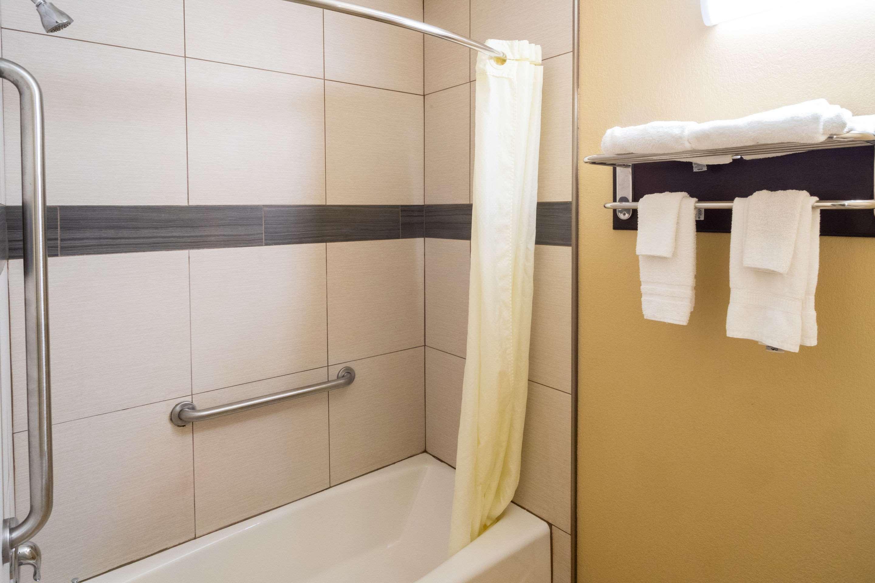 Econo Lodge Inn & Suites Fallbrook Downtown Екстериор снимка