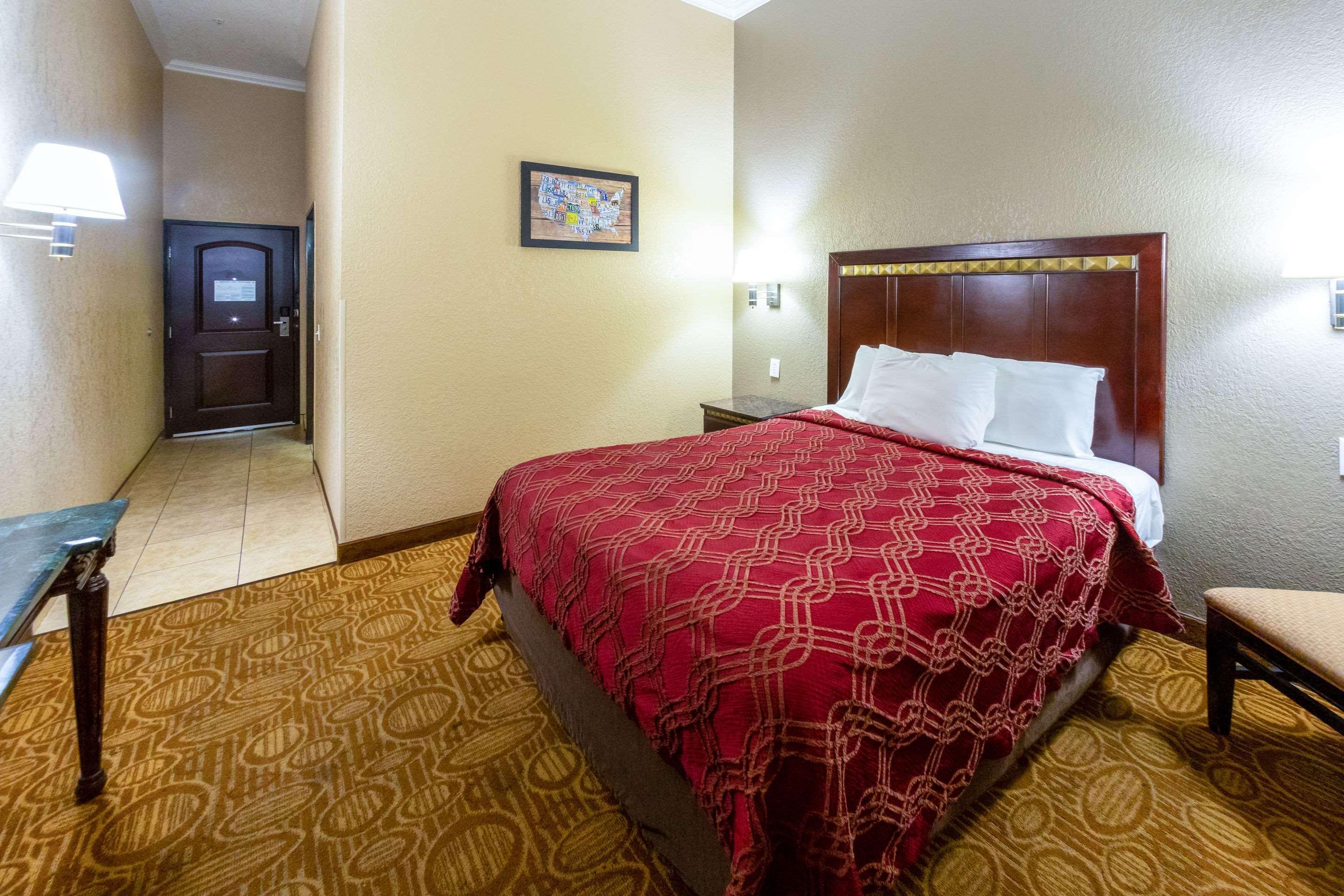 Econo Lodge Inn & Suites Fallbrook Downtown Екстериор снимка
