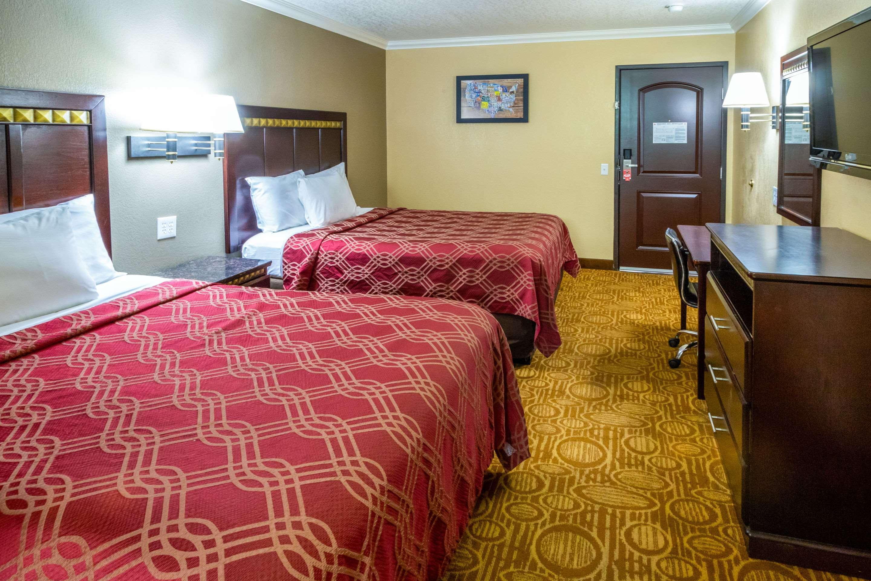 Econo Lodge Inn & Suites Fallbrook Downtown Екстериор снимка