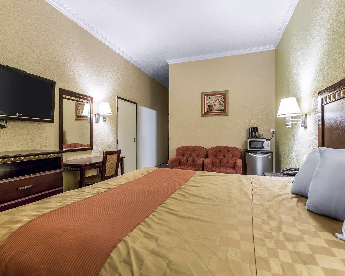 Econo Lodge Inn & Suites Fallbrook Downtown Екстериор снимка
