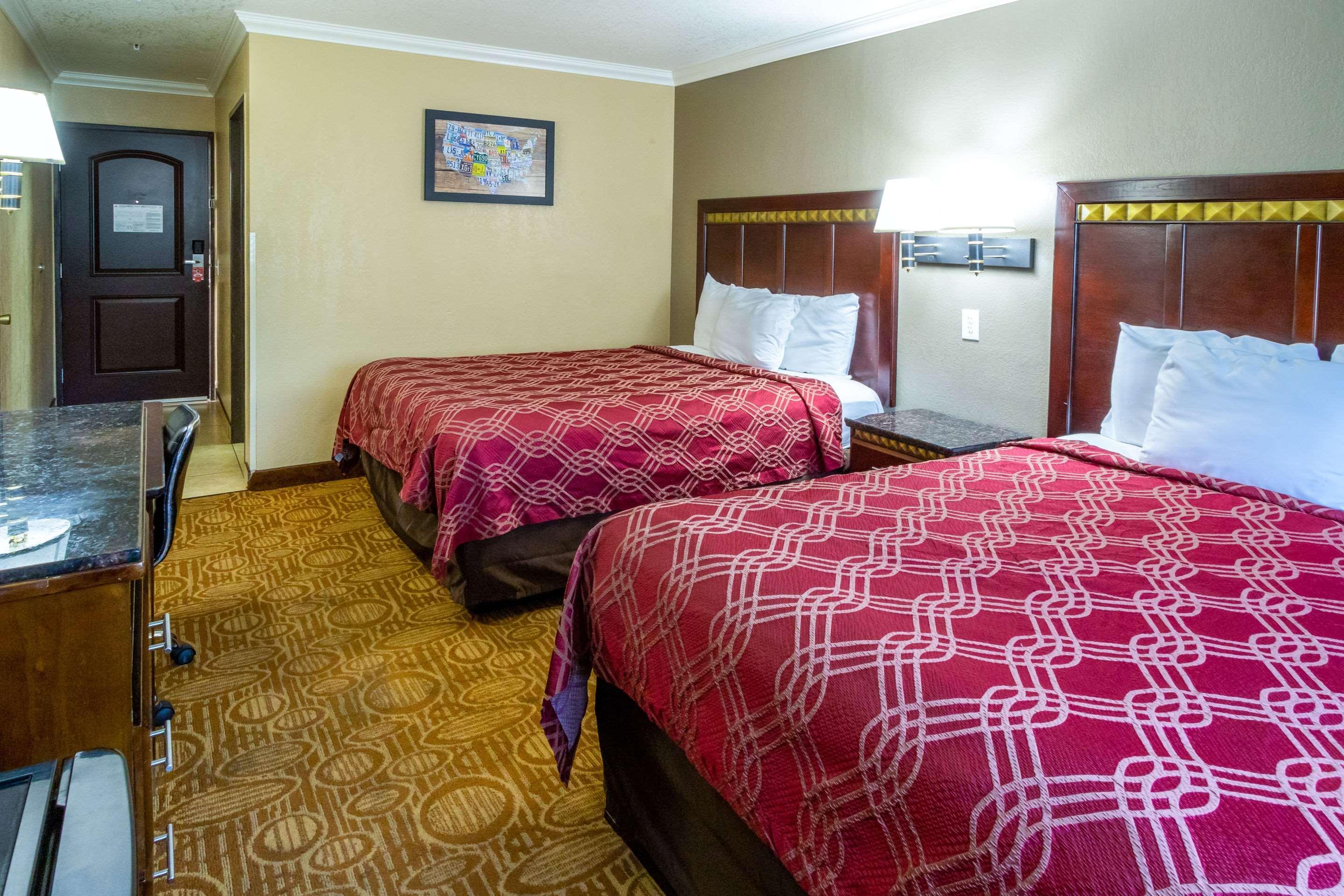 Econo Lodge Inn & Suites Fallbrook Downtown Екстериор снимка