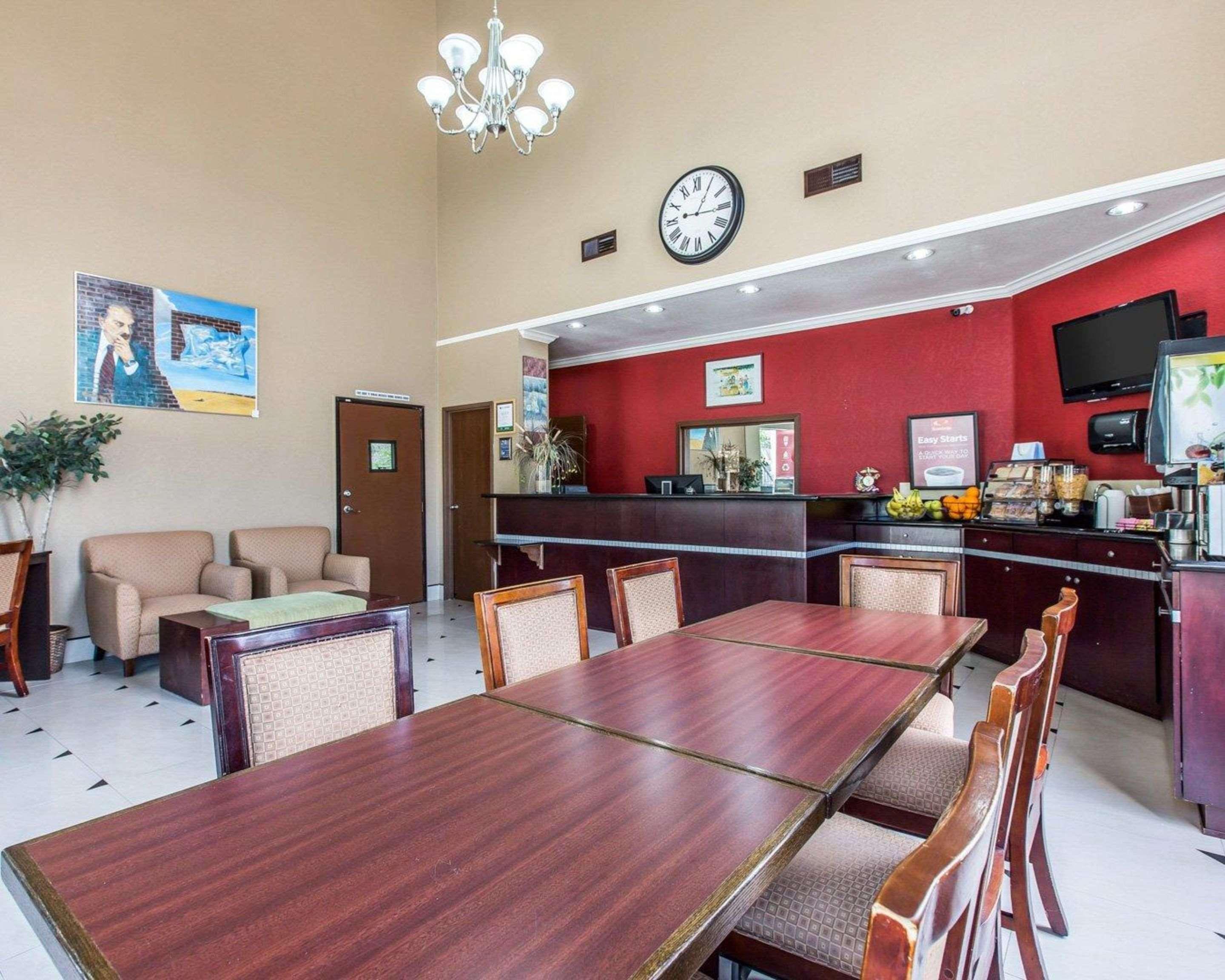 Econo Lodge Inn & Suites Fallbrook Downtown Екстериор снимка