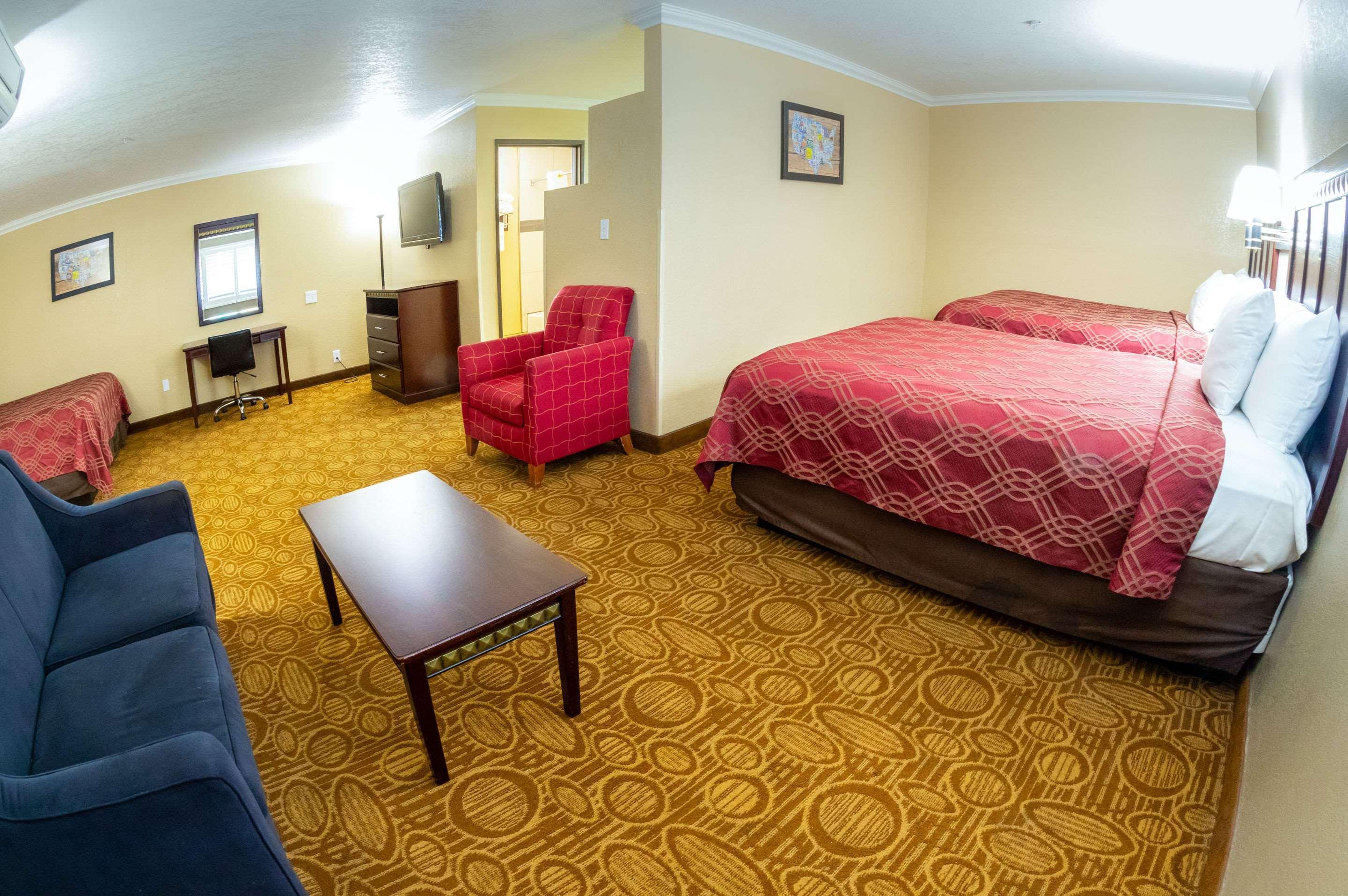 Econo Lodge Inn & Suites Fallbrook Downtown Екстериор снимка