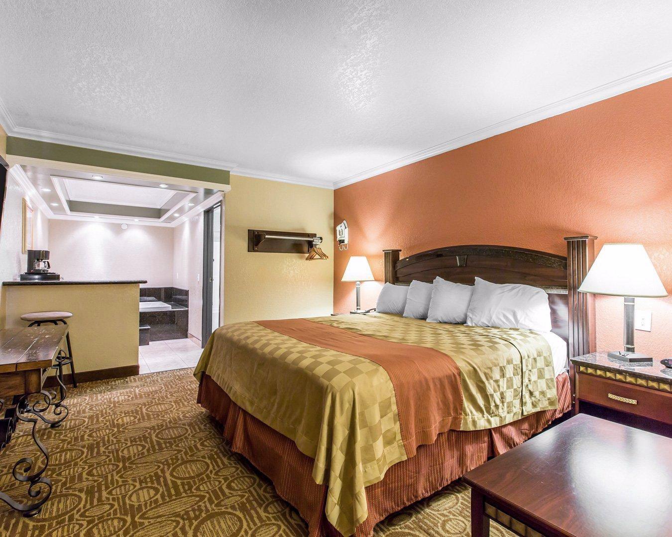 Econo Lodge Inn & Suites Fallbrook Downtown Екстериор снимка