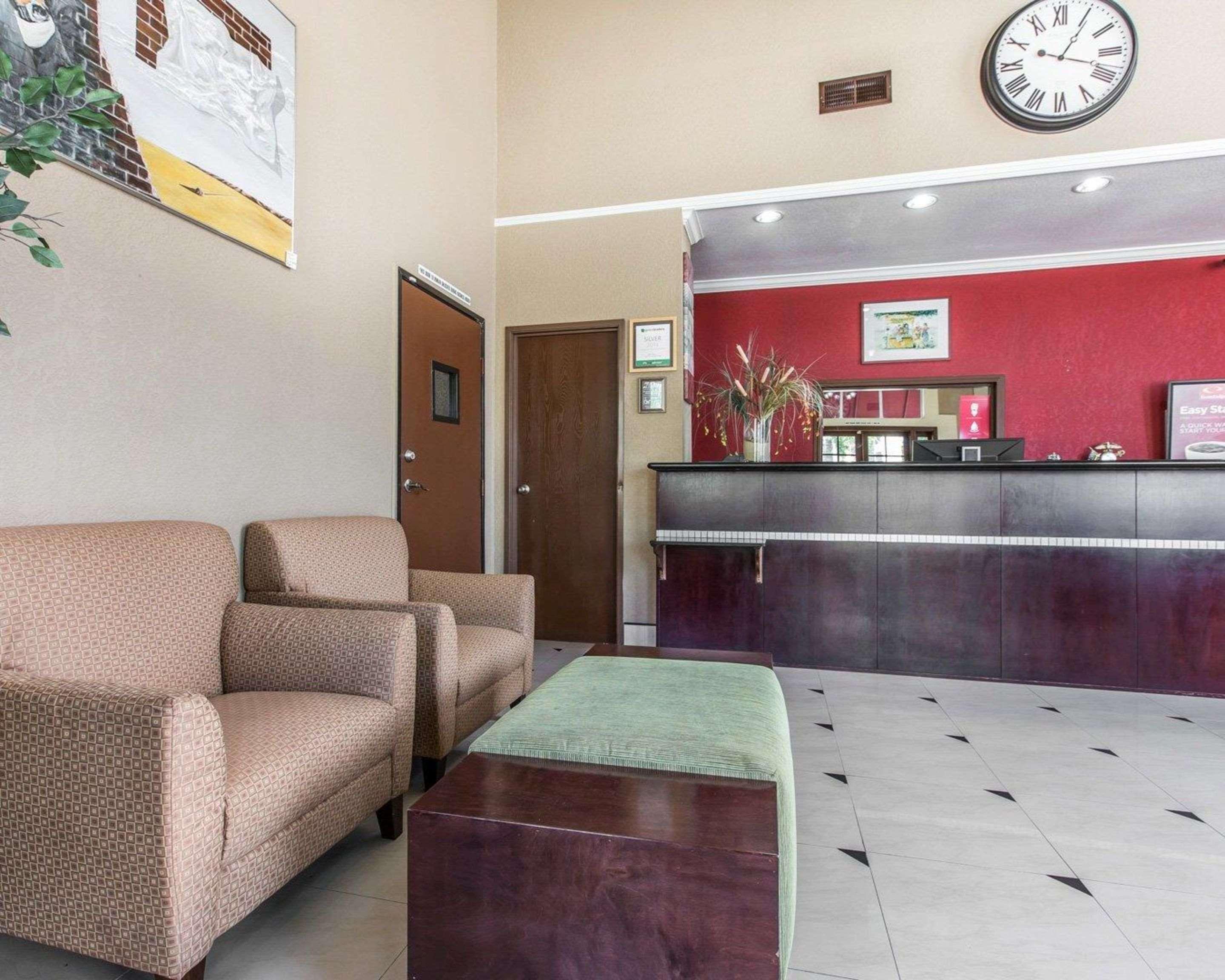Econo Lodge Inn & Suites Fallbrook Downtown Екстериор снимка