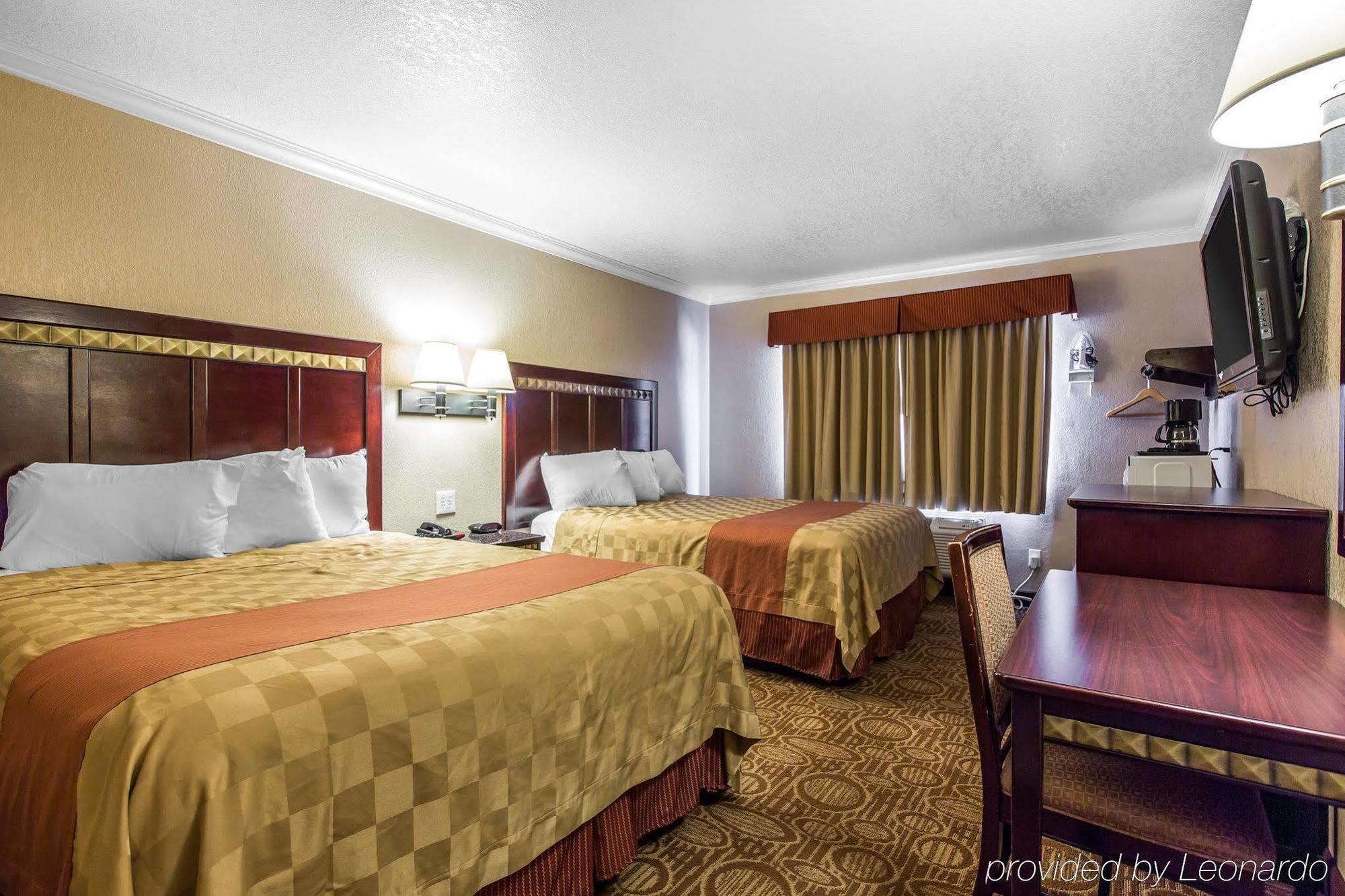 Econo Lodge Inn & Suites Fallbrook Downtown Екстериор снимка