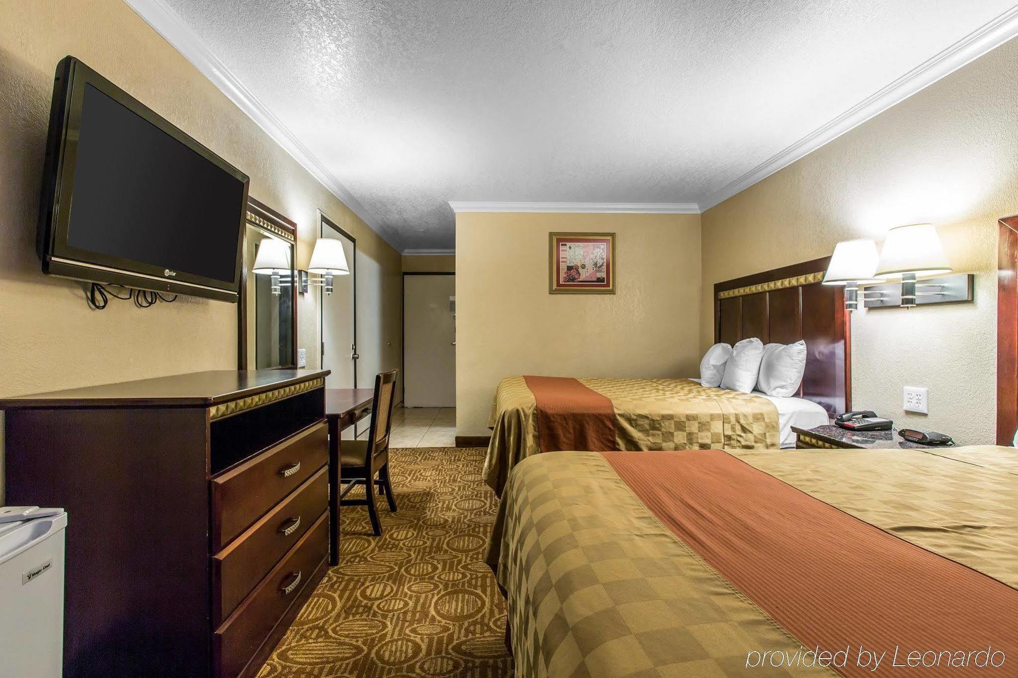 Econo Lodge Inn & Suites Fallbrook Downtown Екстериор снимка