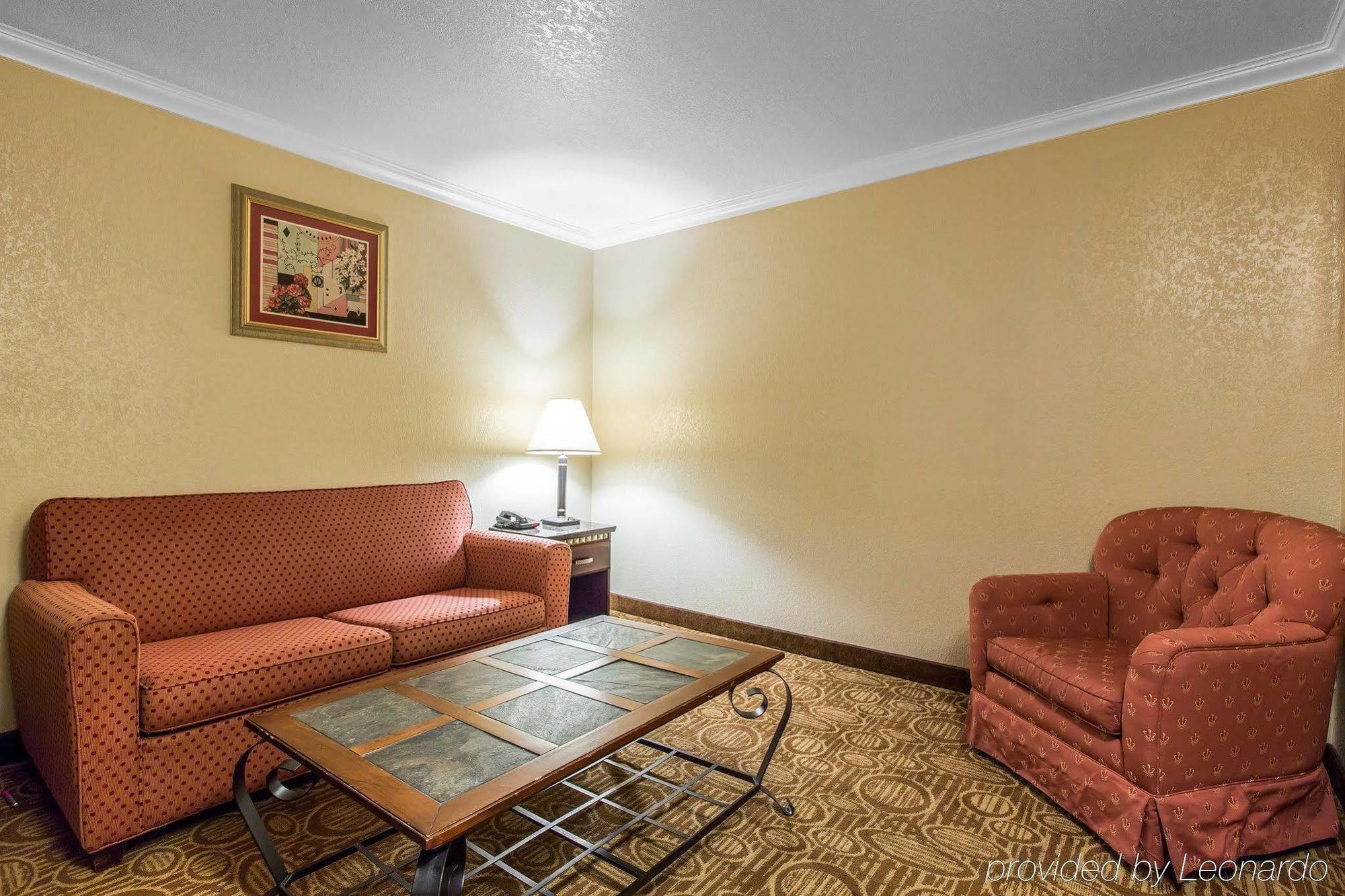 Econo Lodge Inn & Suites Fallbrook Downtown Екстериор снимка