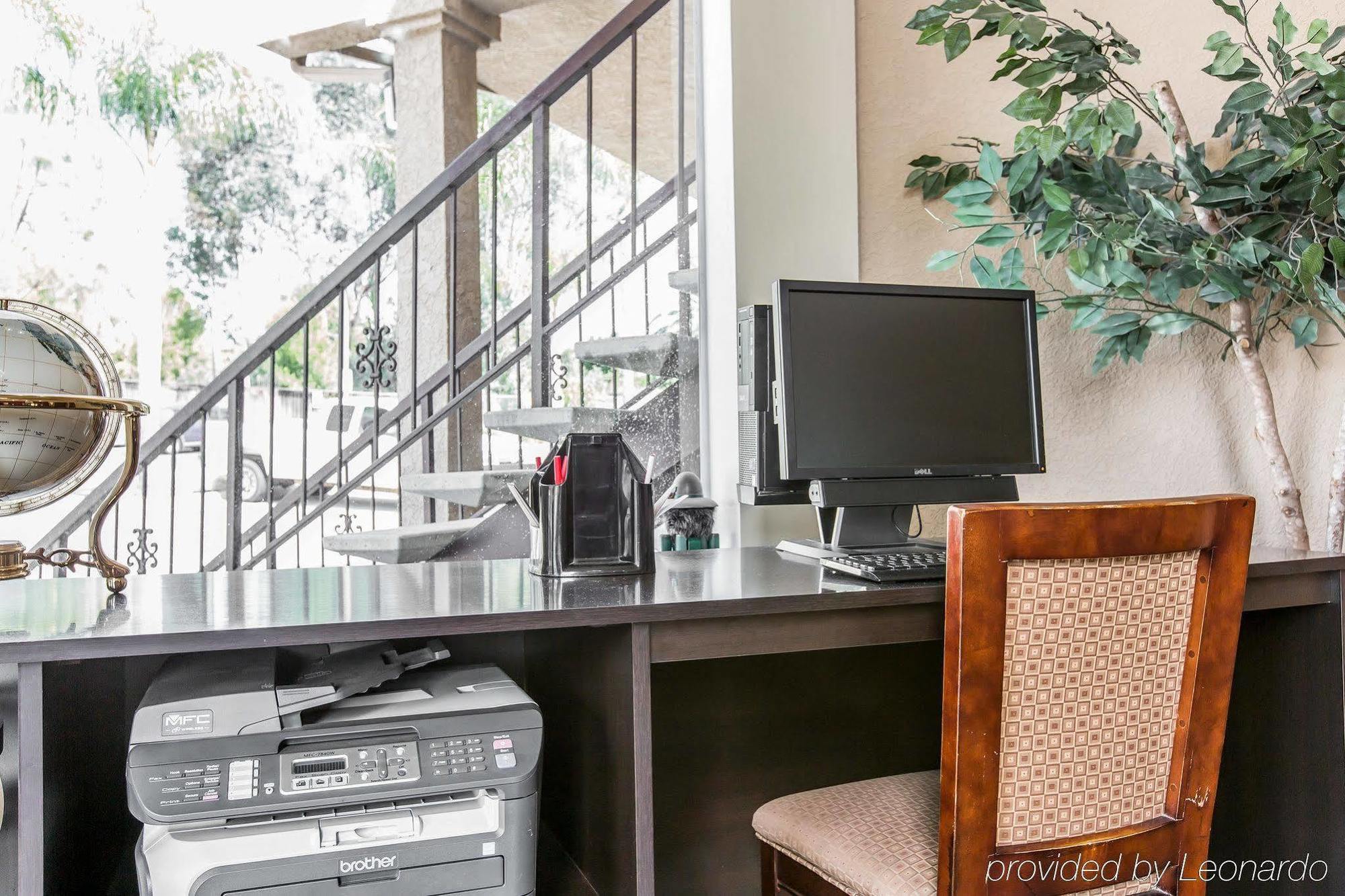 Econo Lodge Inn & Suites Fallbrook Downtown Екстериор снимка